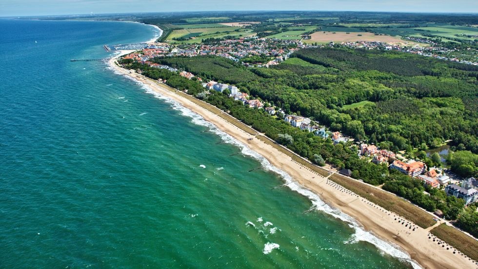 Kühlungsborn und seine idealen Surfreviere aus der Luft, © Touristik-Service-Kühlungsborn GmbH