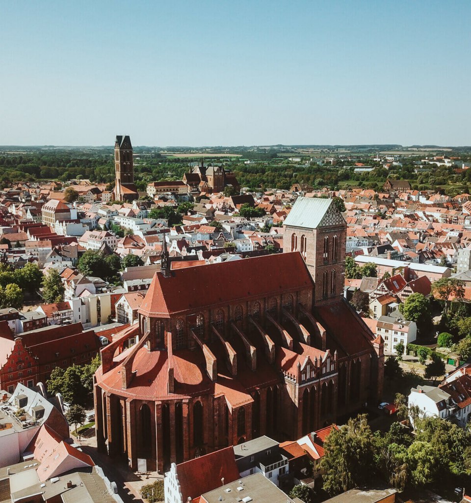 Blick aus der Luft auf die Hansestadt Wismar mit der St.-Nikolai-Kirche., © TMV/Friedrich