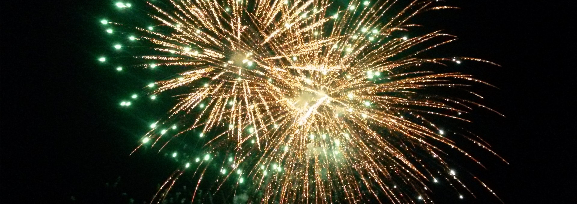 Familienfeuerwerk am Strand, © Feuerwerk.jpg