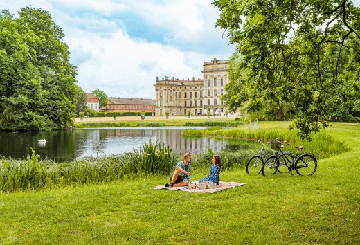 Picknick vor dem Schloss Ludwigslust, © TMV/Tiemann