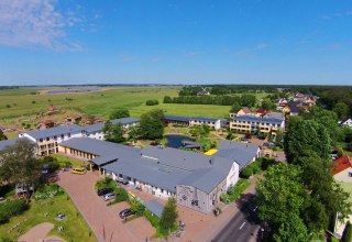 Luftaufnahme des Hotelareals, © Familien Wellness Hotel Seeklause