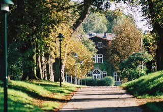 Blick durch die Allee zum Gutshaus Wesselstorf, © Andreas Knoll