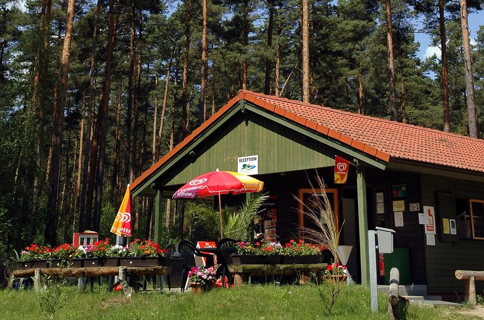 In  der Rezeption gibt es täglich frische Brötchen sowie ein kleines Lebensmittel-Sortiment., © Haveltourist