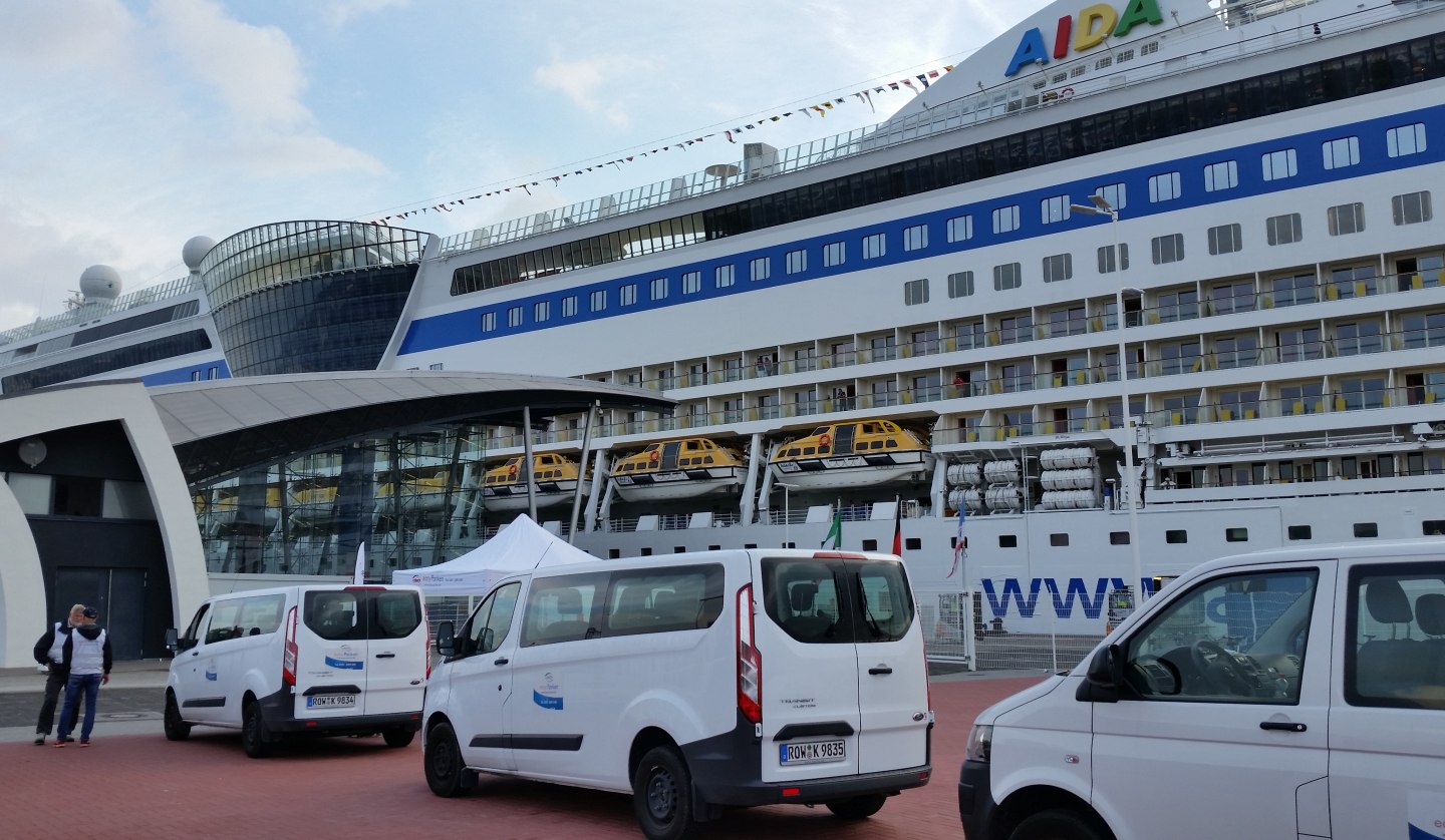 Nach der wohlverdienten Kreuzfahrt warten wir bereits am Terminal und bringen Sie zurück zum Parkgelände, © easy Parken