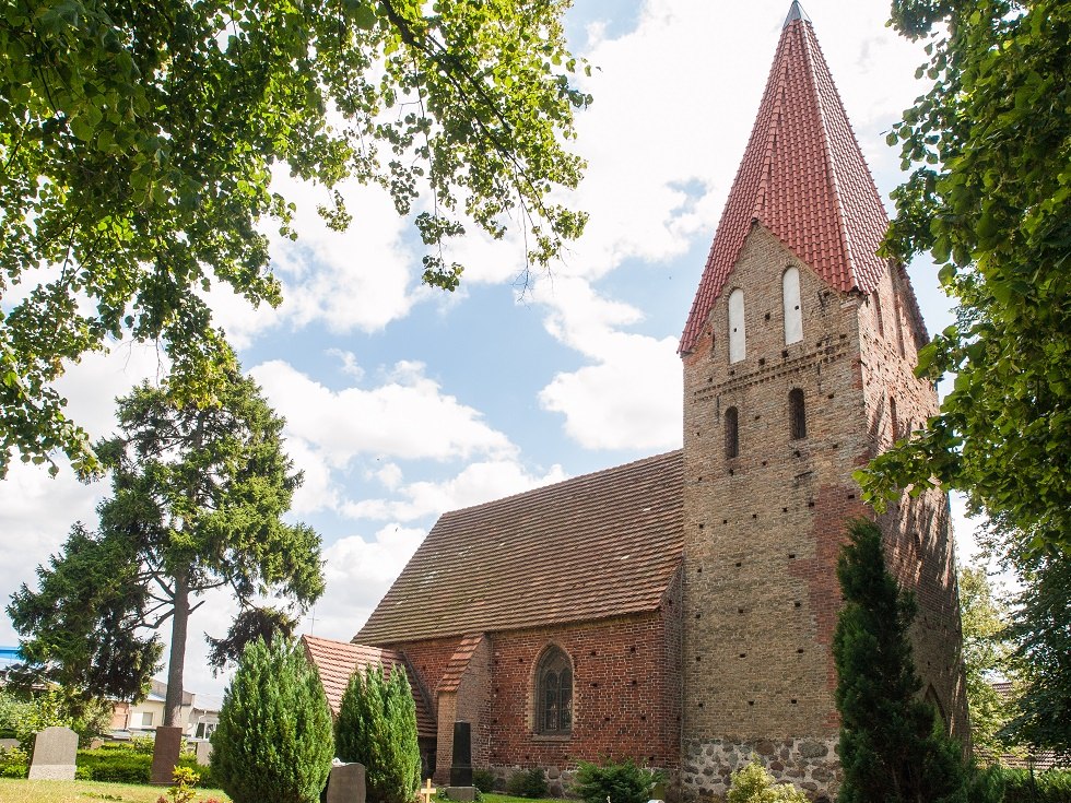 Kirche von der Nordwestseite fotografiert., © Frank Burger