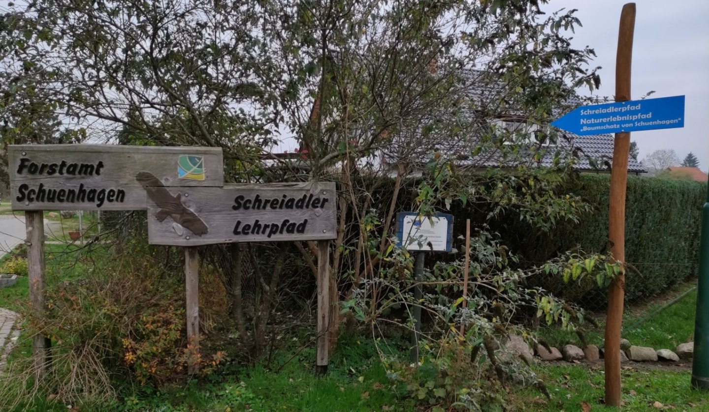 Eingangsschild zum Schreiadler-Parcours und Lehrpfad am Forstamt Schuenhagen, © Liv E. Ipsen