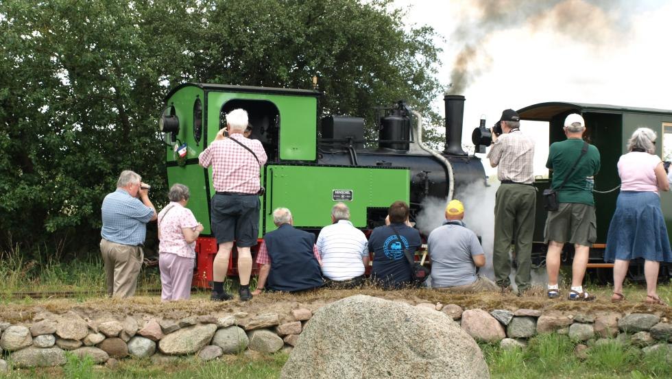 Fotoshooting im Gleisdreieck mit britischen Bahnfreunden, © Roland Milster