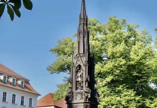 Das Rubenowdenkmal steht auf dem Rubenowplatz vor dem Hauptgebäude der Universität Greifswald., © Gudrun Koch