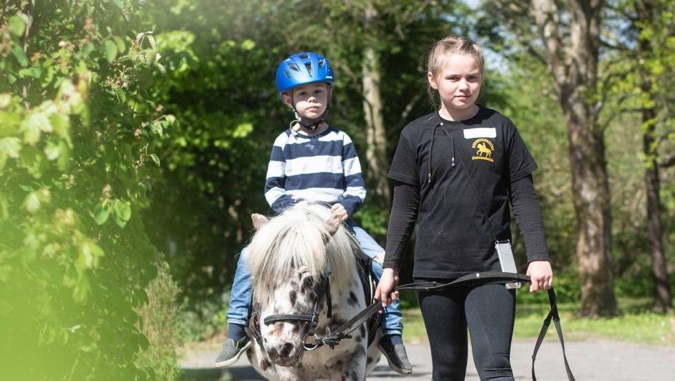 Geführtes Ponyreiten oder Ponyspaziergang, © Bernsteinreiter