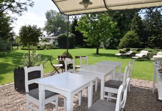 Genießen Sie ein paar schöne Stunden auf unseren Terrassen im Park., © Elisabeth Neufeld-Picciani