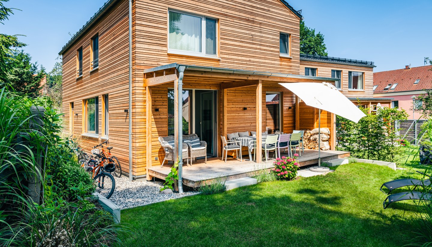 Natürlich aus Holz! Für die Geraschs nicht nur ein nachhaltiger Baustoff für ihre Ferienhäuser auf Usedom, sondern auch Inbegriff von Feriengefühl., © TMV/Tiemann