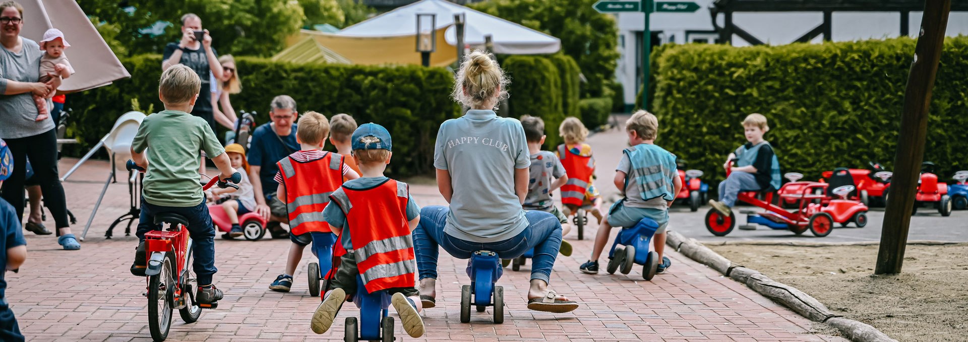 Rad- und Bobbycar-Ralley im Familotel Borchard's Rookhus, © Familotel Borchard's Rookhus