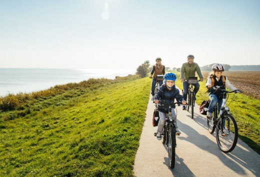 Familienausflug auf dem Drahtesel auf der Ostseeinsel Ummanz, © TMV/Roth