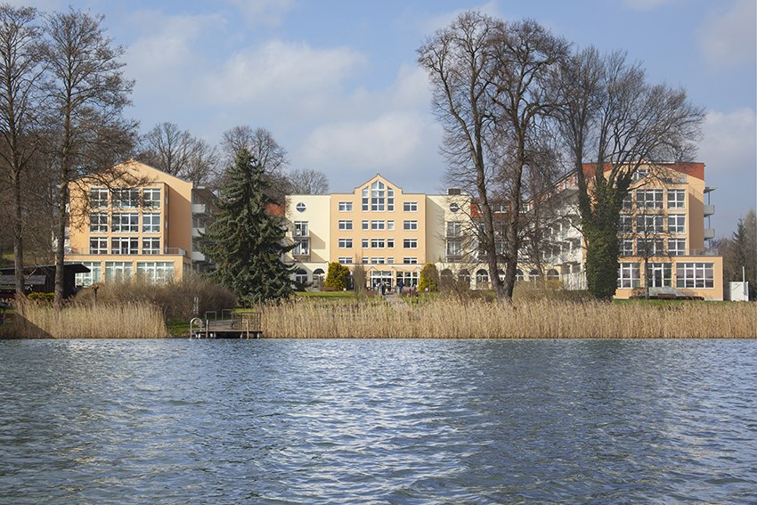 Frontansicht der "Klinik am Haussee", © Klinik am Haussee