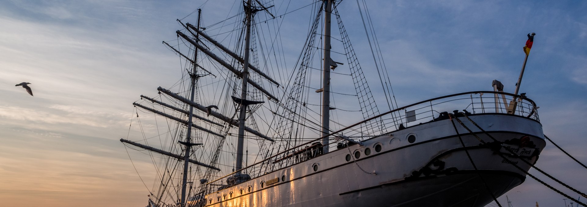 Gorch Fock I Abendstimmung, © Erik Hart