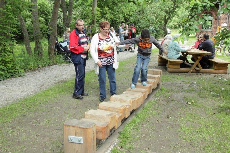 Verschiedenen Stationen der Außenlagen ermöglichen die sportliche Betätigung in der Natur, © K. Paulig