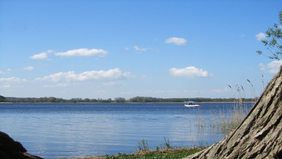 Strand Teschow mit Blick auf die Barkasse Regulus, © Jana Koch