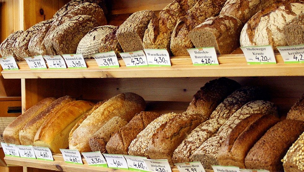 Wir beziehen täglich frisches Bio-Brot und Bio-Backwaren aus der Mühlenbäckerei vom Hof Medewege, Schwerin, © Jean Müller