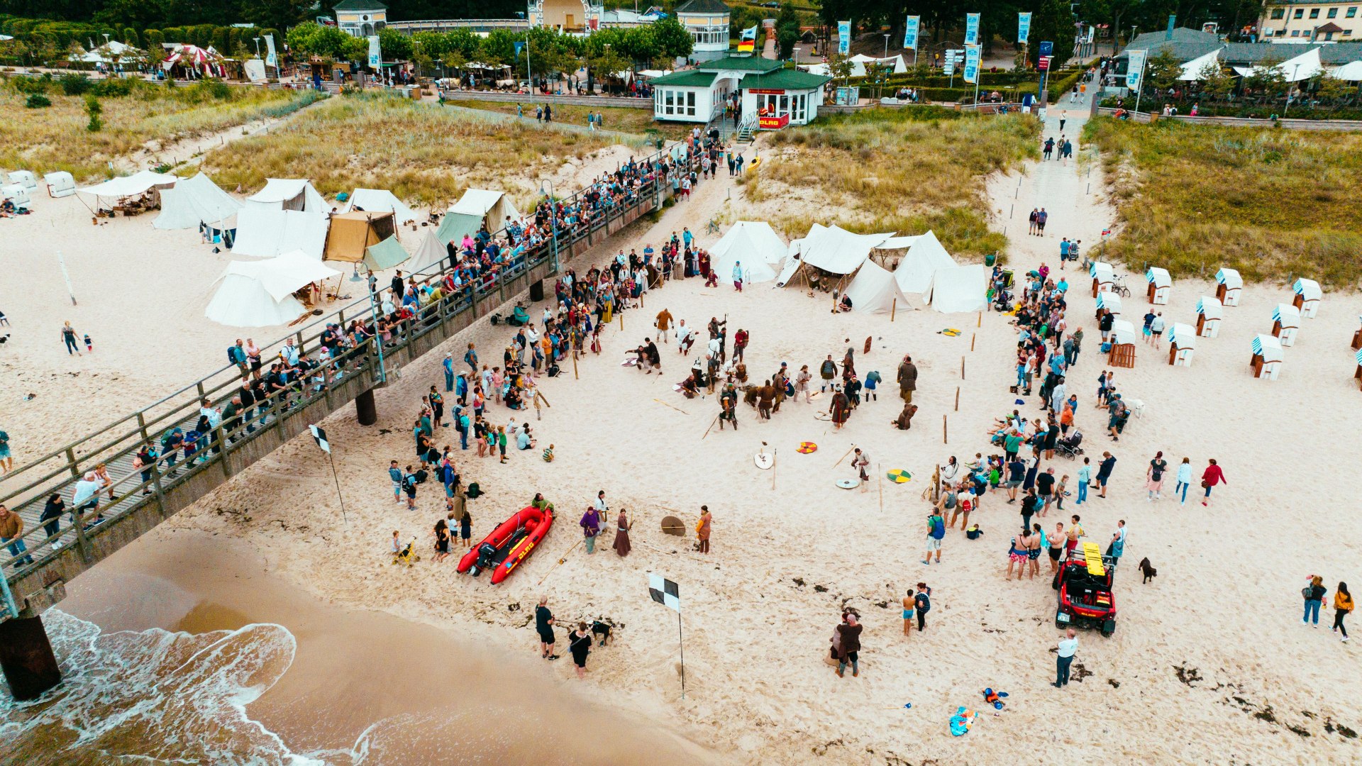 Das jährliche Wikingerfest zieht immer wieder zahlreiche Besucher an, © TMV/Friedrich