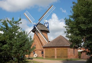 Die Windmühle steht auf dem Gelände eines Sägewerks., © Gabriele Skorupski