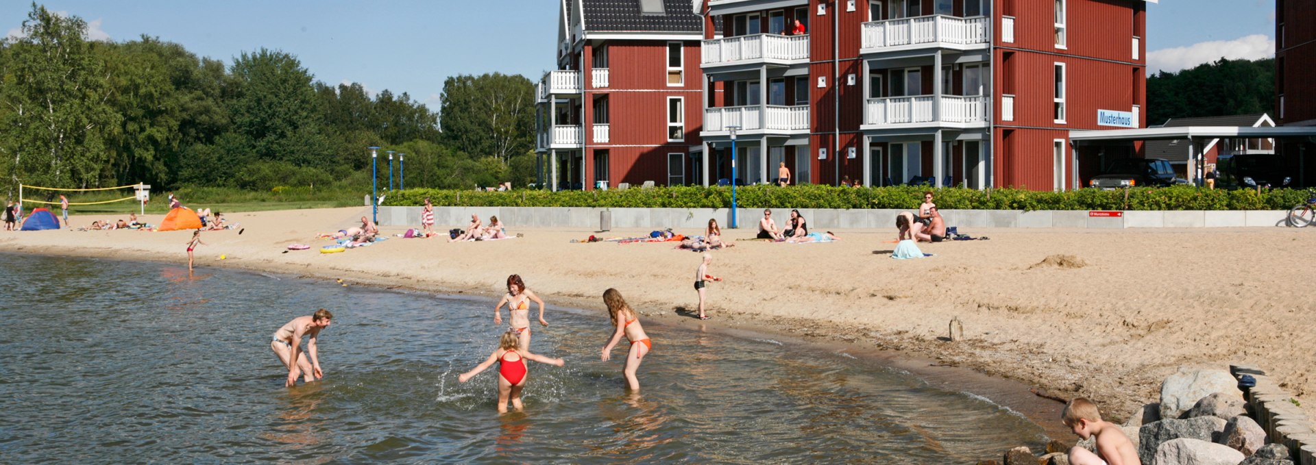 Sandstrand ca. 500 Meter entfernt vom Reisemobil-Stellplatz, © Harald Mertes