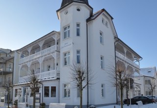 Unser privat geführtes Strandhotel direkt am Binzer Sandstrand und der Promenade., © Strandhotel zur Promenade