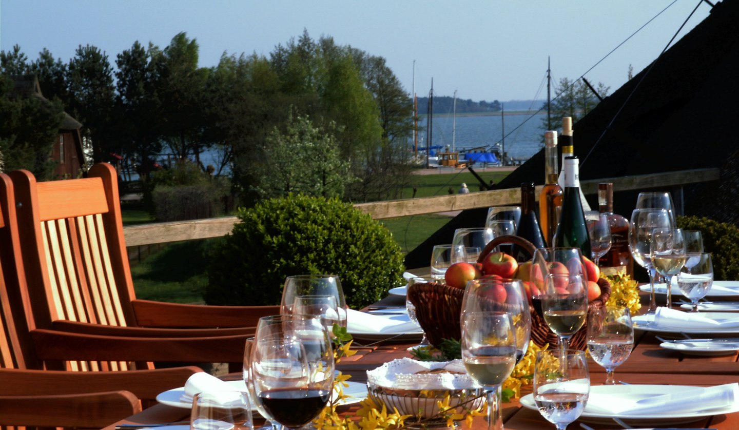 Blick von der Restaurantterrasse in Richtung Hafen, © Martina Evers