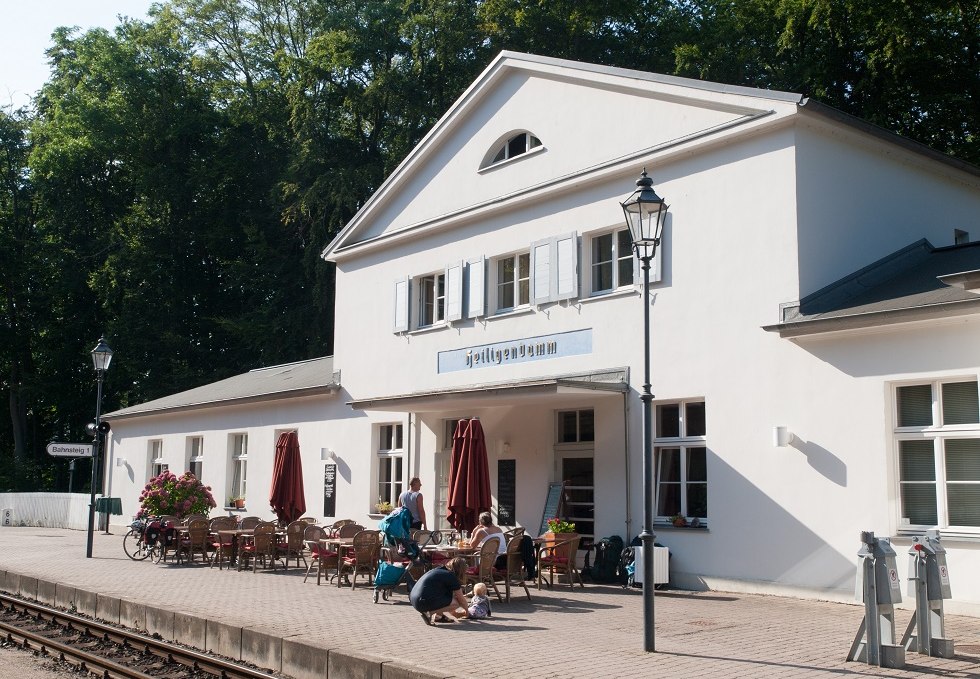 Bahnhof mit Gleisen, © Frank Burger