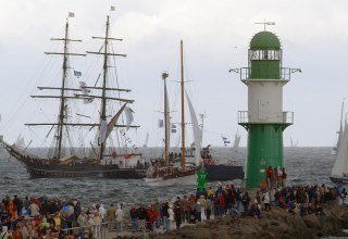 Segler an der Mole, © Fotoagentur Nordlicht