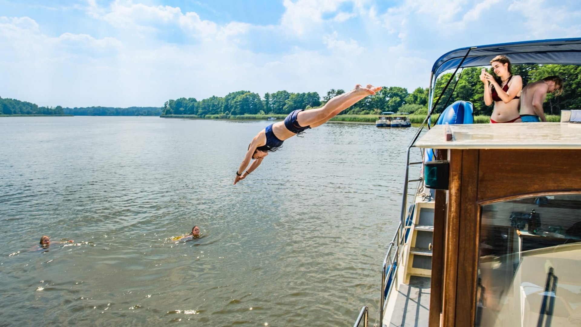 Der Sprung direkt ins klare Wasser der Müritz, © TMV/Tiemann