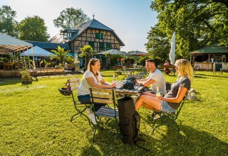 Essen im Traditionsgasthof Schnatermann, © TMV/Tiemann