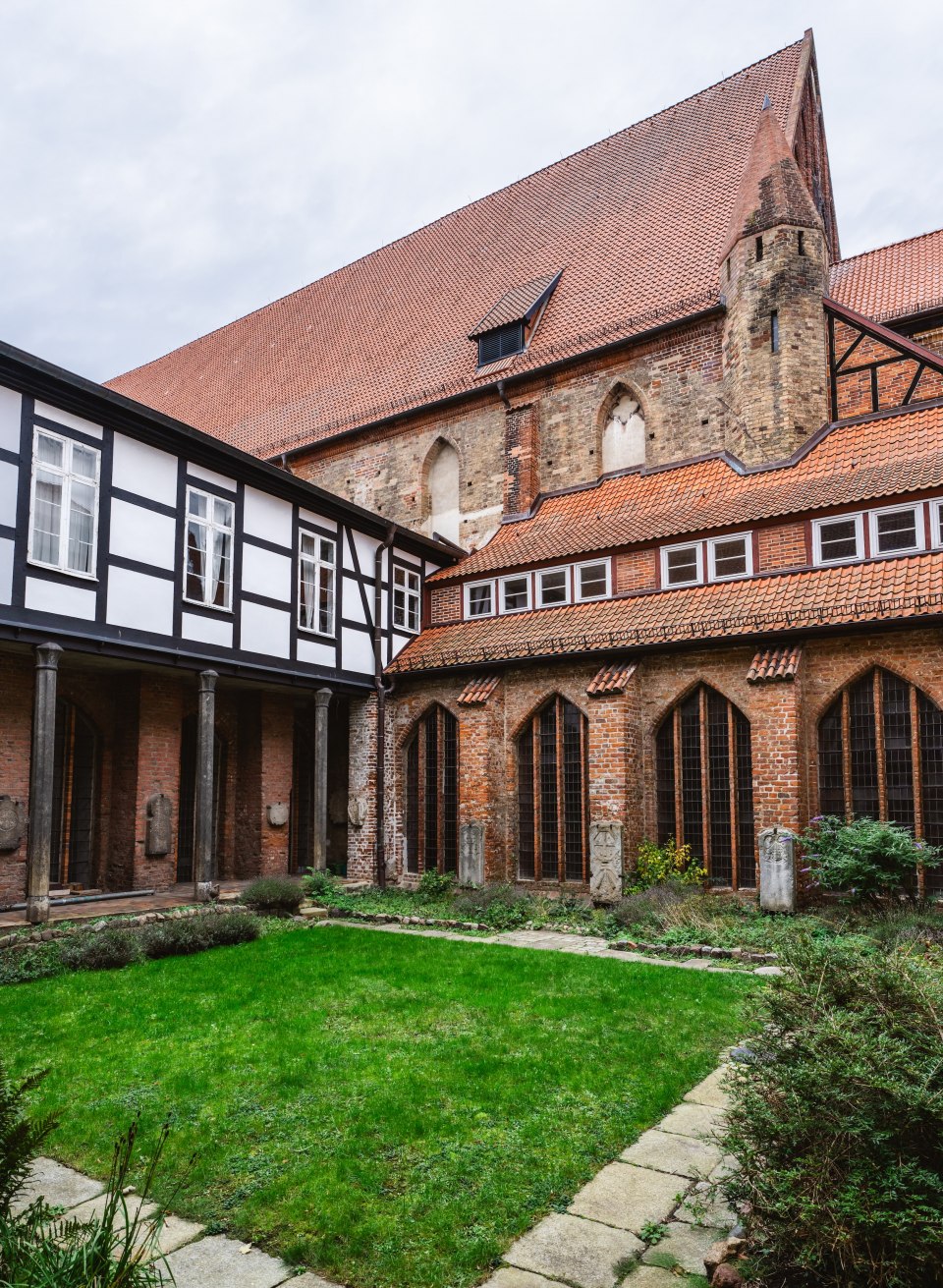 Malerischer Stil-Mix: Das Kataharinenkloster in Stralsund blick auch architektonisch auf eine bewegte Vergangenheit. Der Innenhof wird unabhängig vom Museumsbesuch frei zugänglich sein., © TMV/Gross