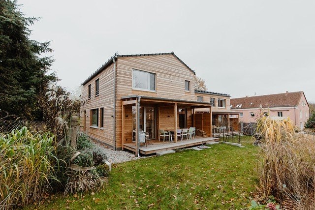 Die familienfreundlichen und nachhaltigen Ferienhäuser für bis zu 8 Personen auf Usedom liegen nah an der Ostsee, dem Strand und der Strandpromenade., © Ulrike Gerasch/Elena Krämer