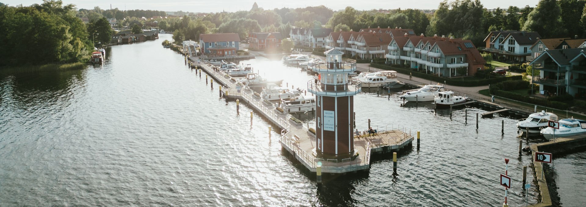 Plau am See - Blick auf den Hafen mit Leuchtturm, © 1000seen