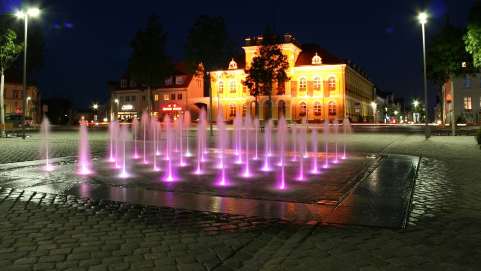 Marktplatz bei Nacht, © Stadt Neustrelitz