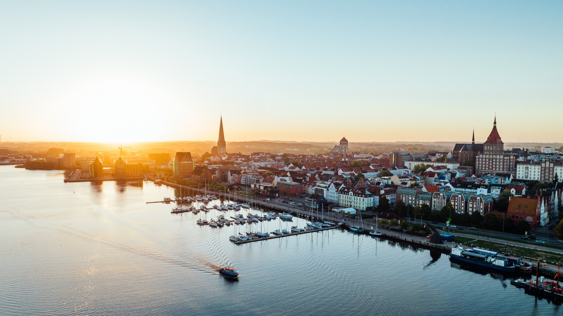 Die Hanse- und Universitätsstadt Rostock ist ein spannendes Ziel für Herbsturlauber, die gerne kulinarisch genießen