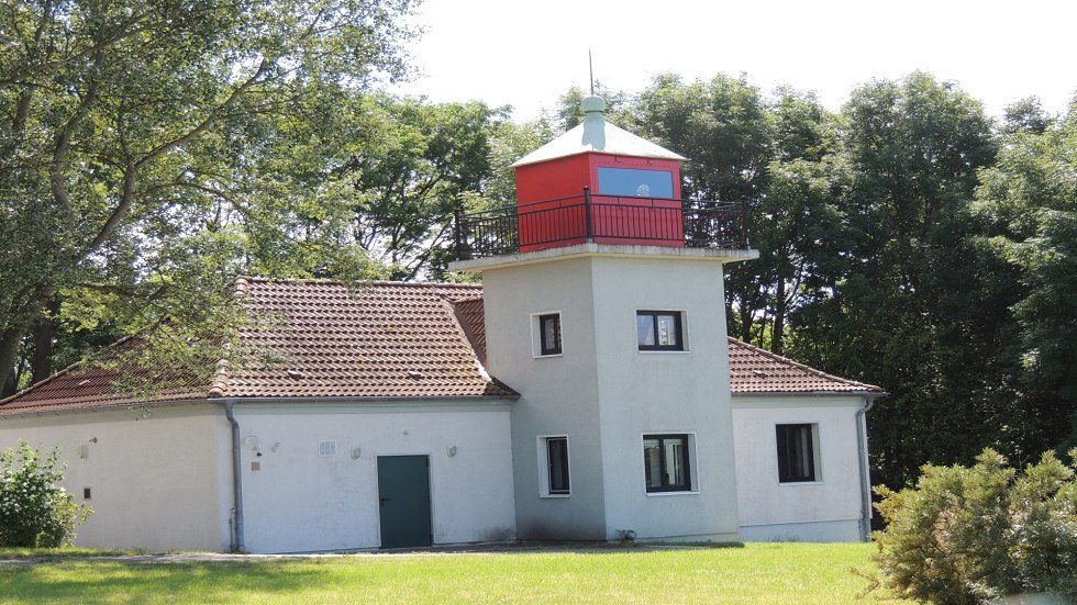 Seitansicht vom Leuchtturm Gollwitz, © Kurverwaltung Insel Poel