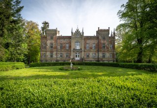 Das Gutshaus ist im Stil der Tudorgotik gebaut., © Herrenhaus Vogelsang / DOMUS Images Alexander Rudolph