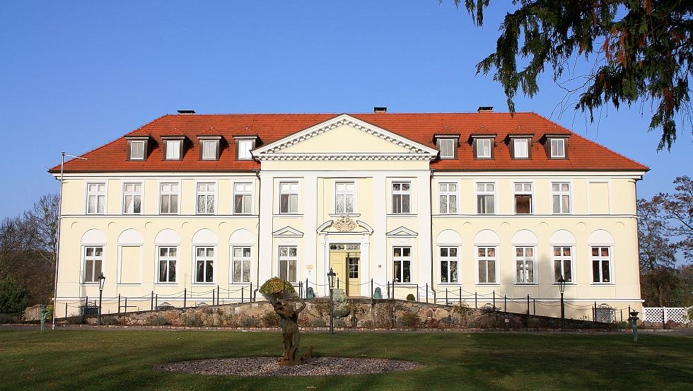 Das Seeschloss Schorssow liegt im Herzen der Mecklenburgischen Schweiz, © Ulrich Krüger, Schwerin Plus Touristik Service GmbH