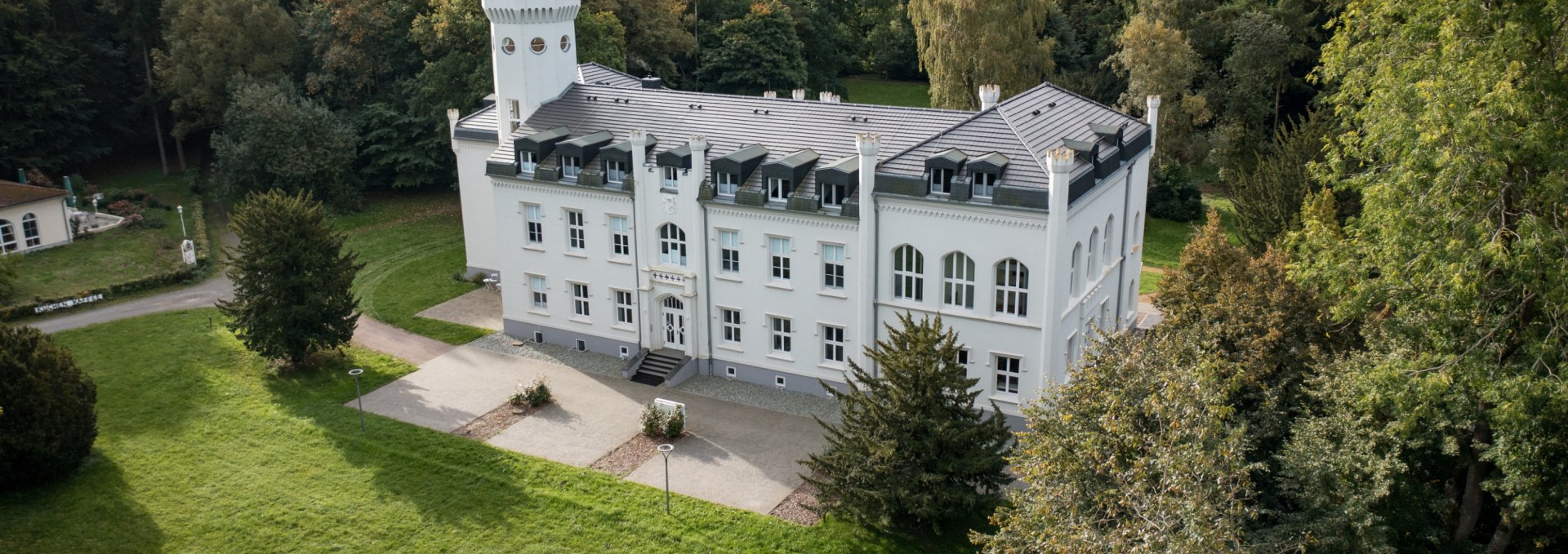 Außenansicht Schloss Hohendorf, © Schloss Hohendorf / Henry Stadthagen