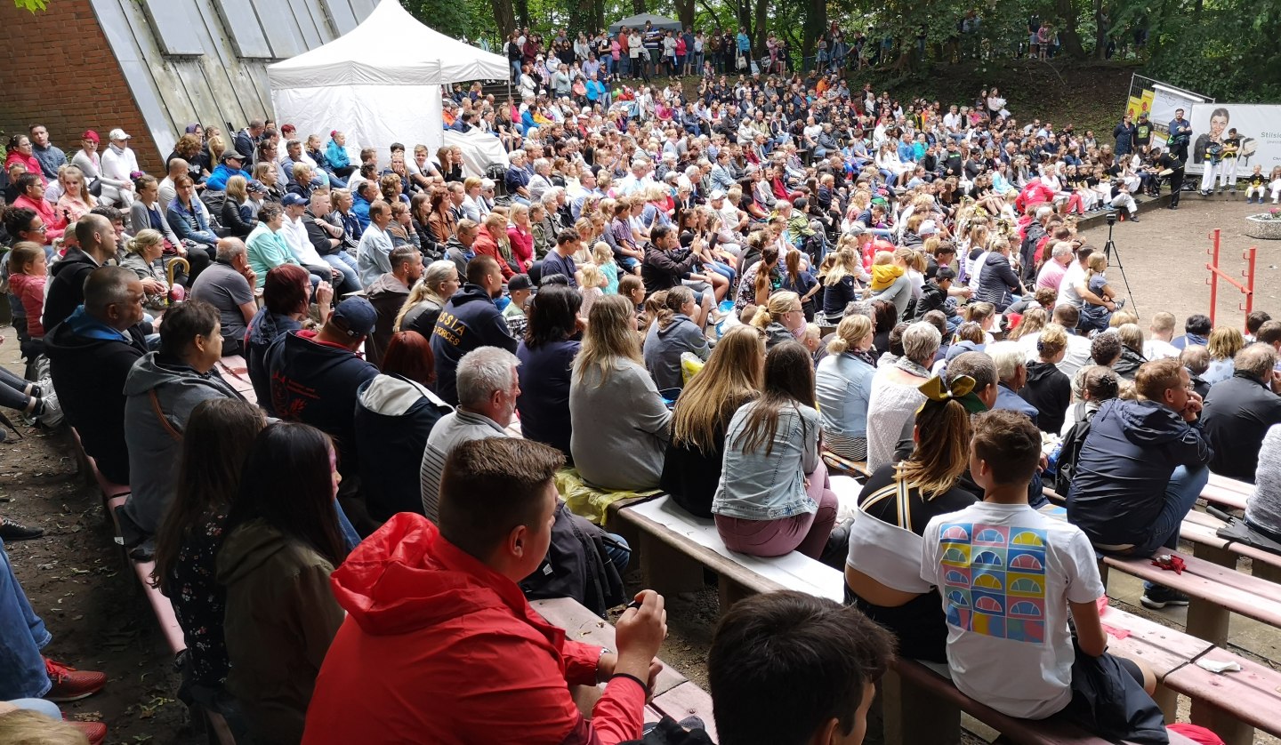 Publikum Freilichtbühne Kinderfest, © Paszehr