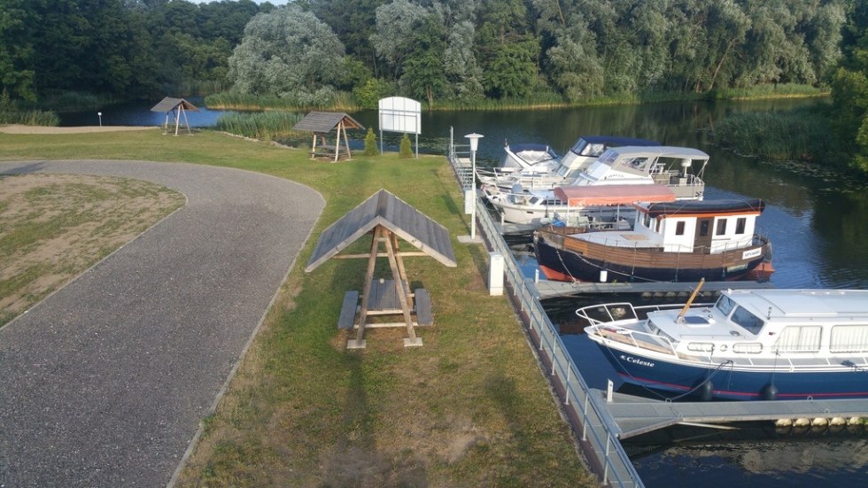 Anleger am Stichkanal, © Lübzer Bootspension