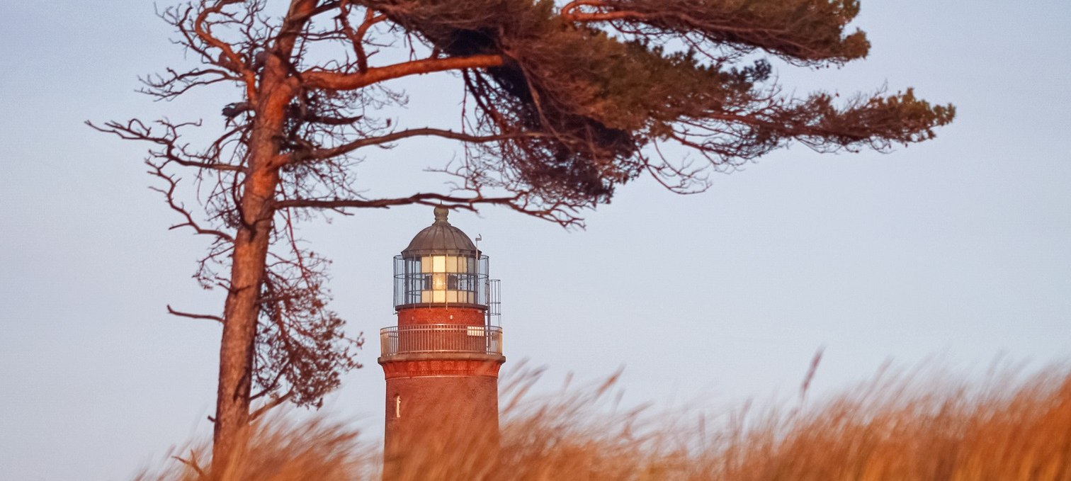 Den Darßer Weststrand schmückt ein Leuchtturm, der Teil des NATUREUMs ist., © Anke Neumeister/Deutsches Meeresmuseum