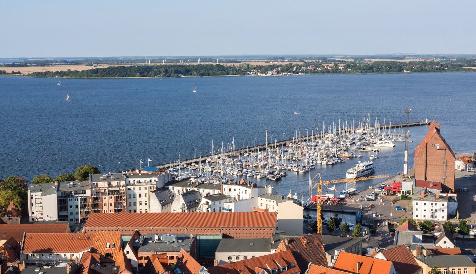 Mit der Webcam in Altefähr auf Rügen den wundervollen Ausblick auf die Hansestadt Stralsund erleben. , © Erik Hart