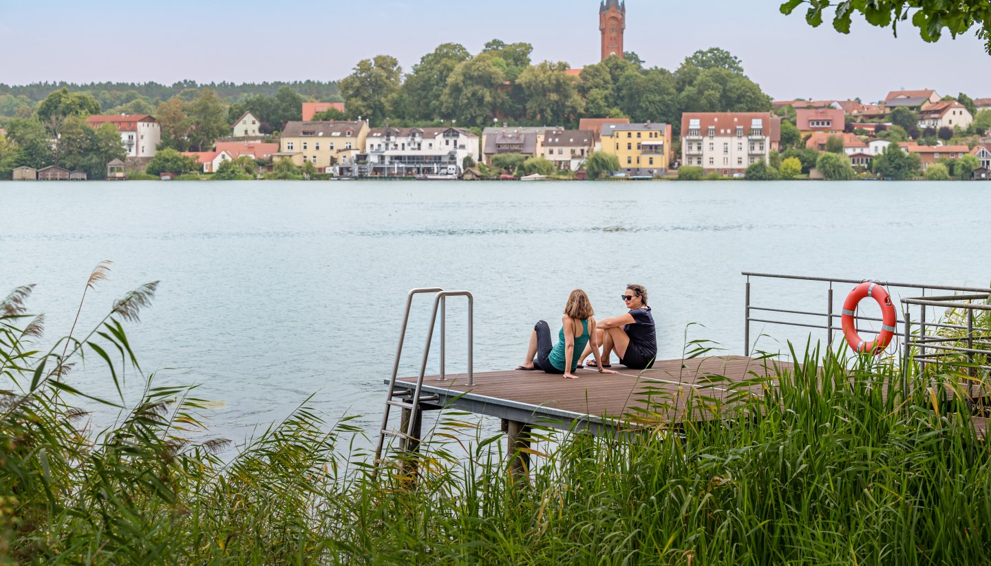 bietet einen herrlichen Blick auf den Haussee., © TMV/Tiemann