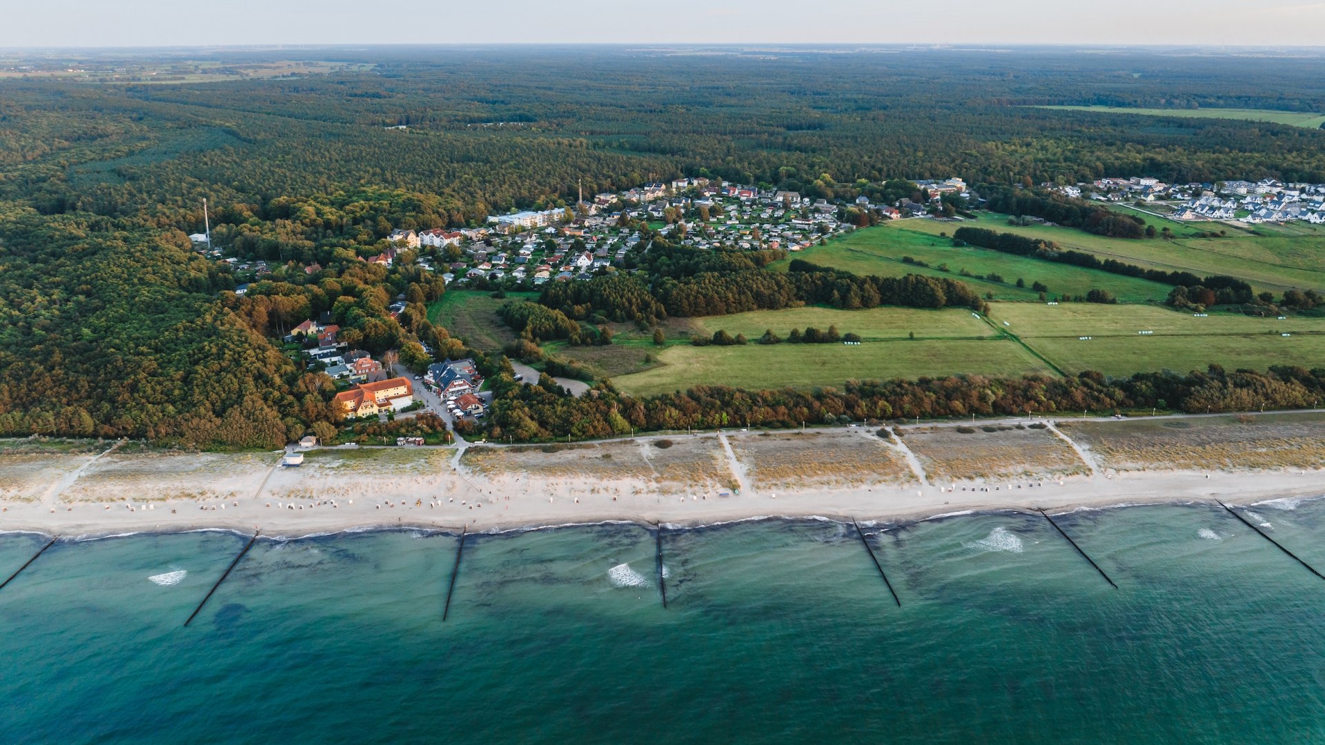 Das Ostseebad Graal-Müritz ist umgeben von Mooren und dem größten zusammenhängenden Küstenwald Deutschlands., © TMV/Gross