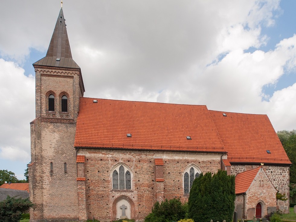 Die Kirche von der Südseite fotografiert., © Frank Burger