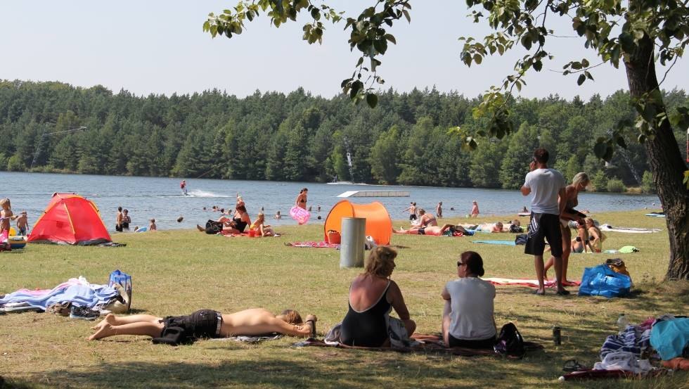 Strand von Zachun mit Liegewiese, © Wasserski-Lift Zachun