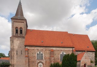 Die Kirche von der Südseite fotografiert., © Frank Burger