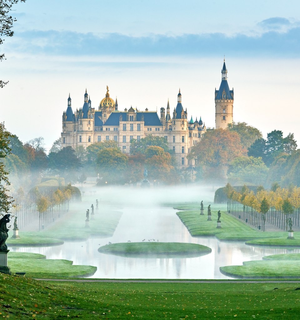 Schweriner Schlossgarten bei Nebel, © TMV/Allrich